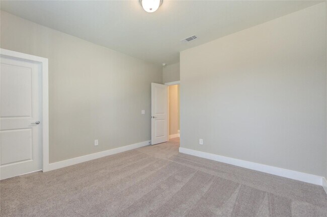 Building Photo - 1709 Summerlyn Ter Dr