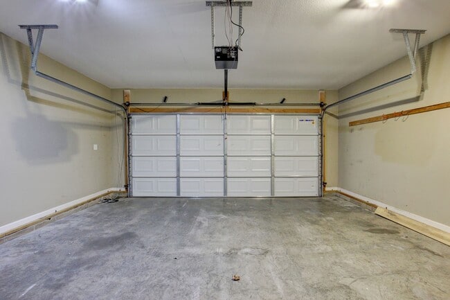 Building Photo - 3 bed 2 bath Fenced yard.  Heart of St. B.  Hurry.