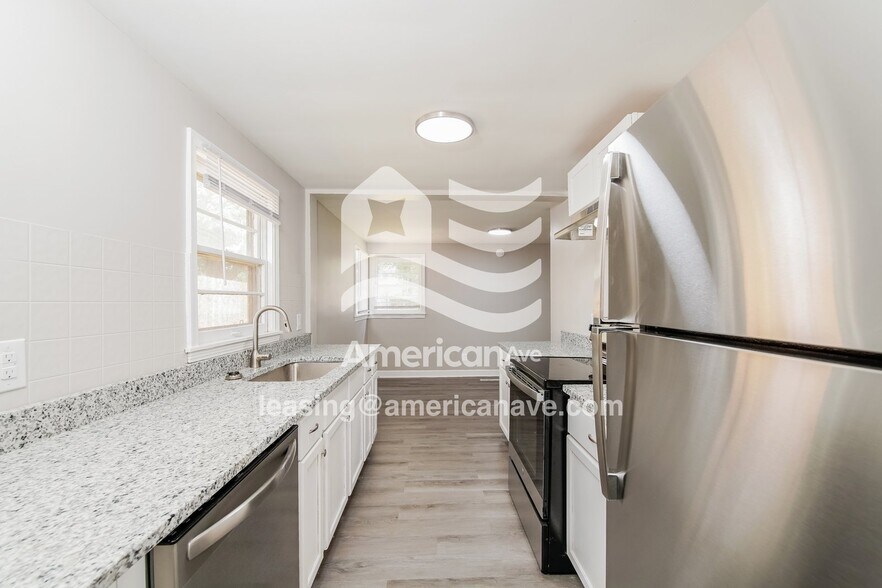 Building Photo - 906 N Adams St