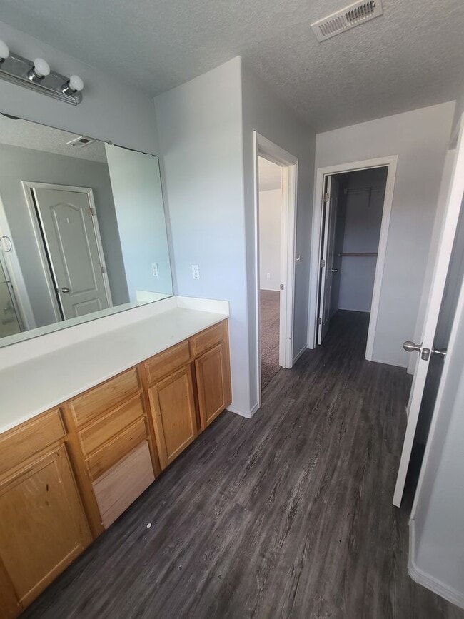 Building Photo - 3BR 2.5BA Home w/ Refrigerated Air near UNM (OPEN HOUSE 7/16 4:45)