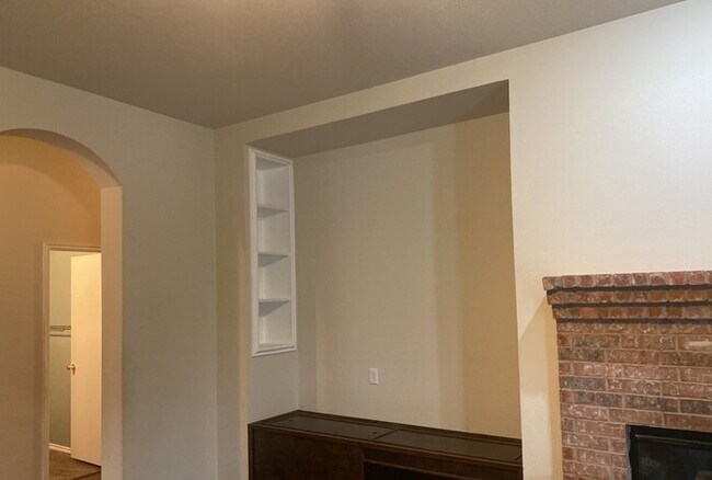 Building Photo - Stunning 3/2/2 in Mansfield with covered p...