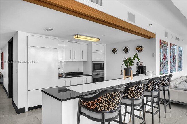 Building Photo - 465 Brickell Ave