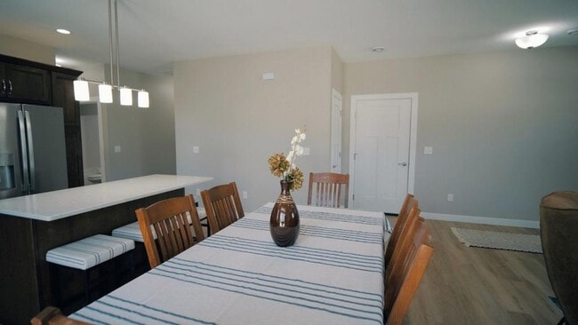 Building Photo - 812 Parkside Ln
