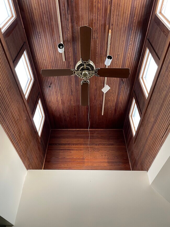 Building Photo - 10863 Main St