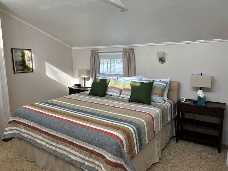 Building Photo - 542 Island View Dr