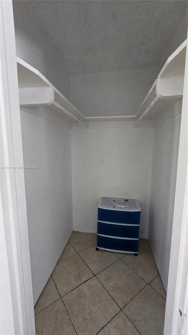 Building Photo - 90 Isle of Venice Dr