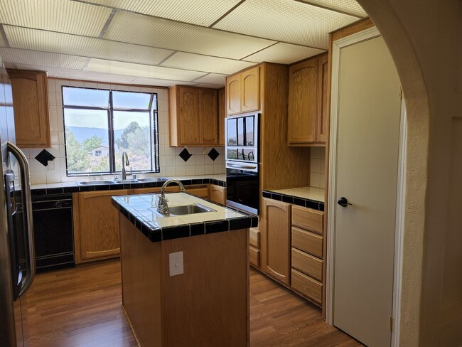 Building Photo - Large manufactured home in Topaz Ranch Est...