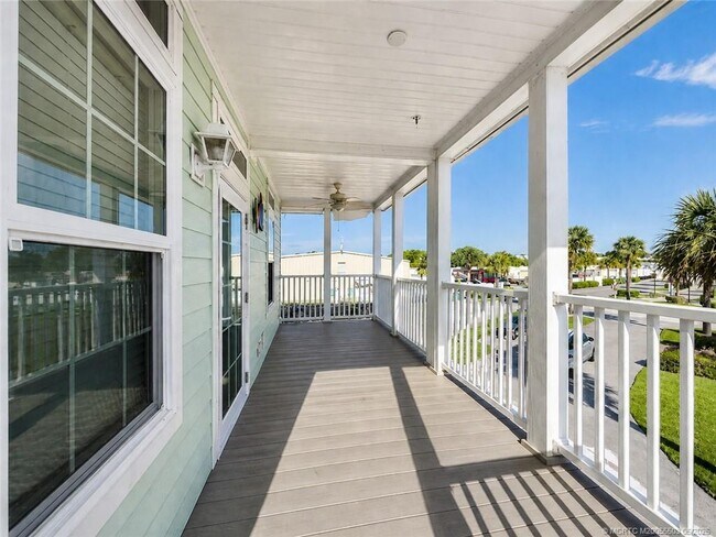 Building Photo - 252 NE Ebbtide Way