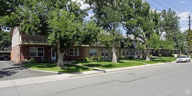 Building Photo - Iris Street Townhomes