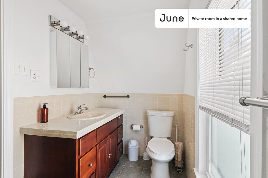 Building Photo - Room in Shared 6 bed/2 bath home