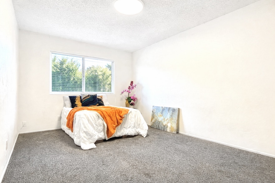 Building Photo - 2365 Fallingtree Dr