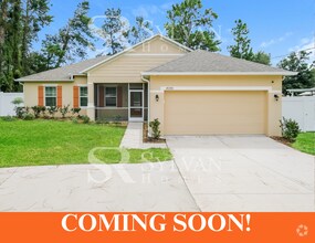Building Photo - Feel welcome and comfortable in this charm...