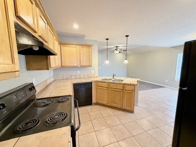 Building Photo - 2827 N Cassius Ln