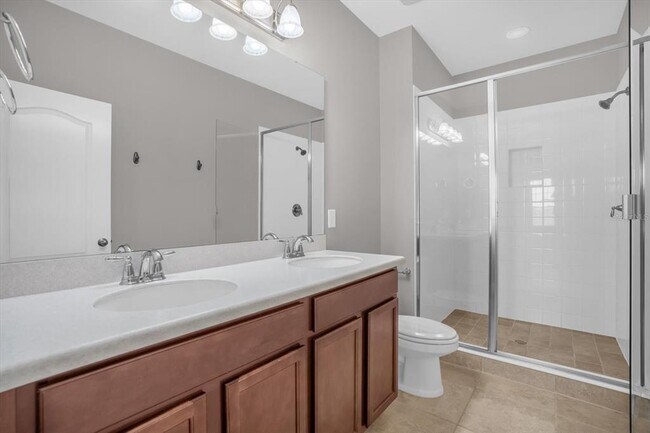 Building Photo - 15537 Honeybell Dr