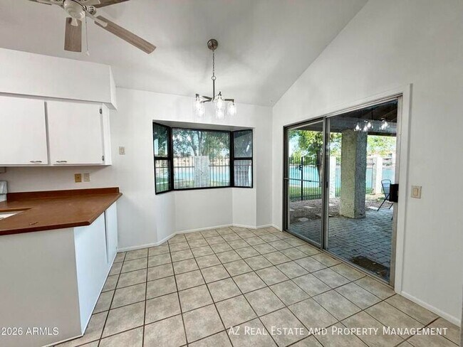 Building Photo - 2901 W Sierra St