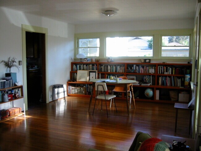 dining area - 4741 Ellenwood Dr