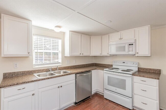 Building Photo - 103 Hackberry Ln