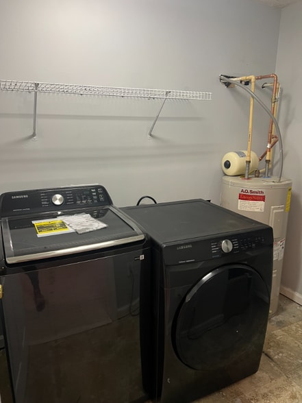 Building Photo - 6585 Carriage Ct