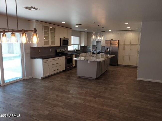 Building Photo - 2821 E Cortez St