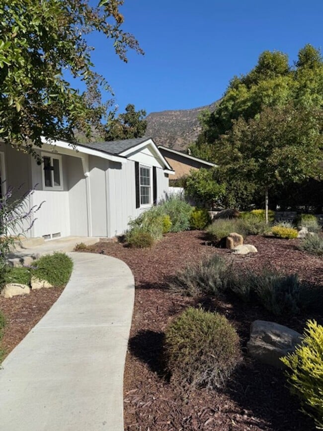 Building Photo - Prime Ojai Location!