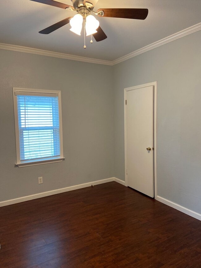 Building Photo - Beautiful 2 Bdrm, 1 Bath Downtown Sac Remodel!