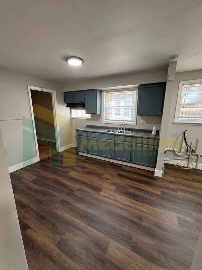 Building Photo - Beautifully Updated 3-Bed Home on a Quiet ...