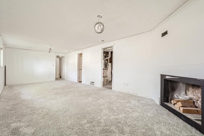 Building Photo - 6975 Metropolitan St