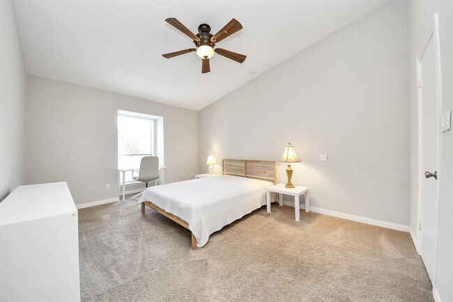 Building Photo - 5711 Sugar Hill Dr
