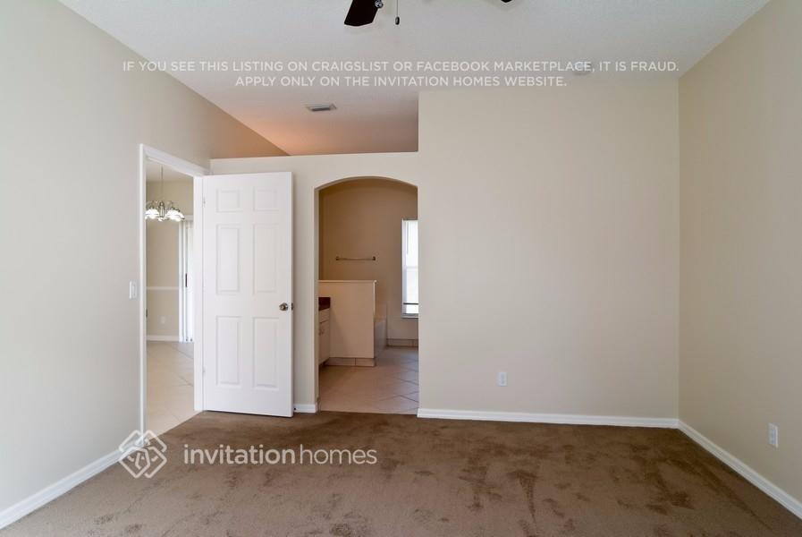 Building Photo - 1385 SE Proctor Ln