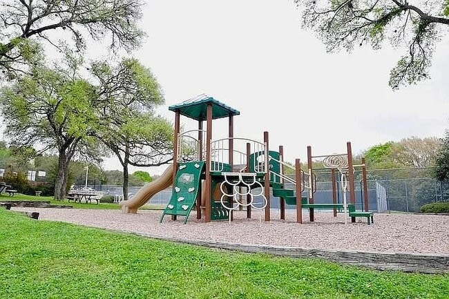 Building Photo - 6616 Mesa Hollow Dr