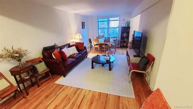 Building Photo - 66-15 Thornton Pl