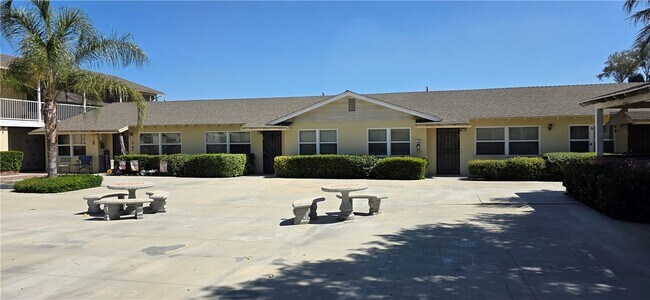Building Photo - 2301 N Mountain Dr