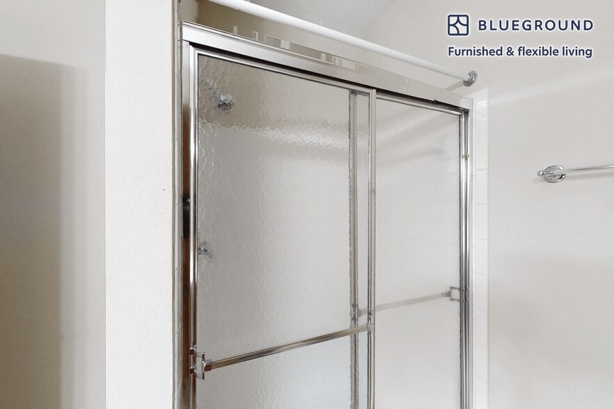 Building Photo - 2350 26th Ct S