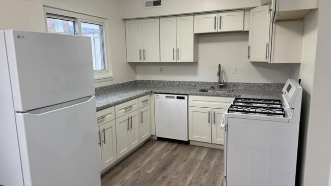 Building Photo - 314 College Park Dr