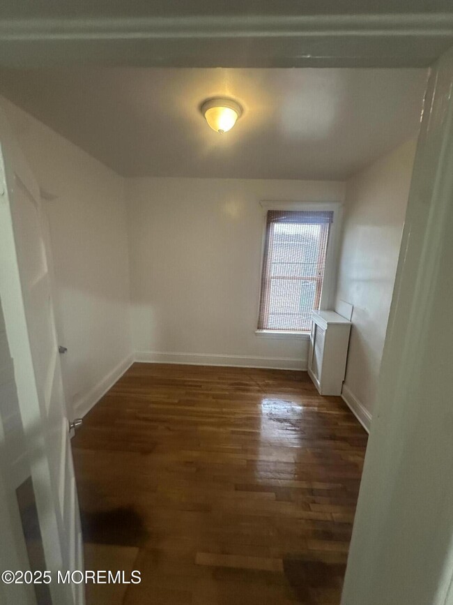 Building Photo - 104 Welton St