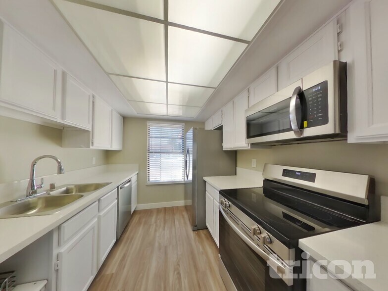 Building Photo - 2234 Heavenly View Dr