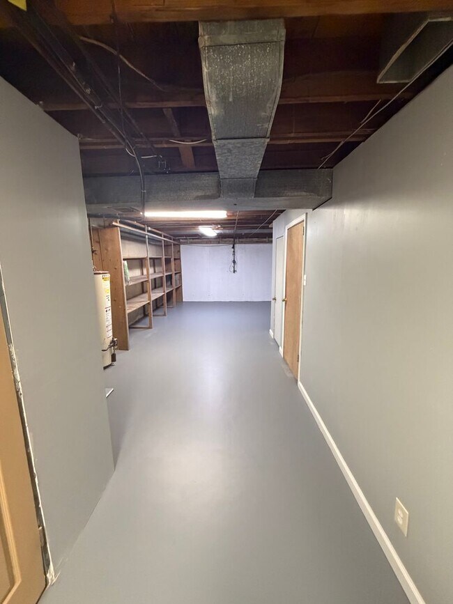 Building Photo - 1315 Mendell Dr