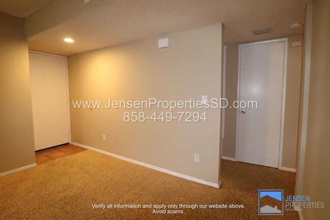 Building Photo - CHARMING 2BR/2BA CONDO W/ GARAGE