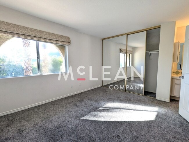 Building Photo - Two-Bedroom Townhome with Garage!