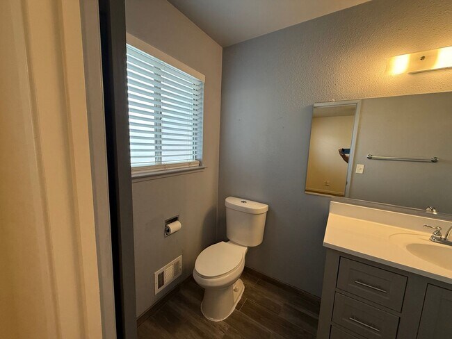 Building Photo - 3-bedroom single story in the heart of Tur...