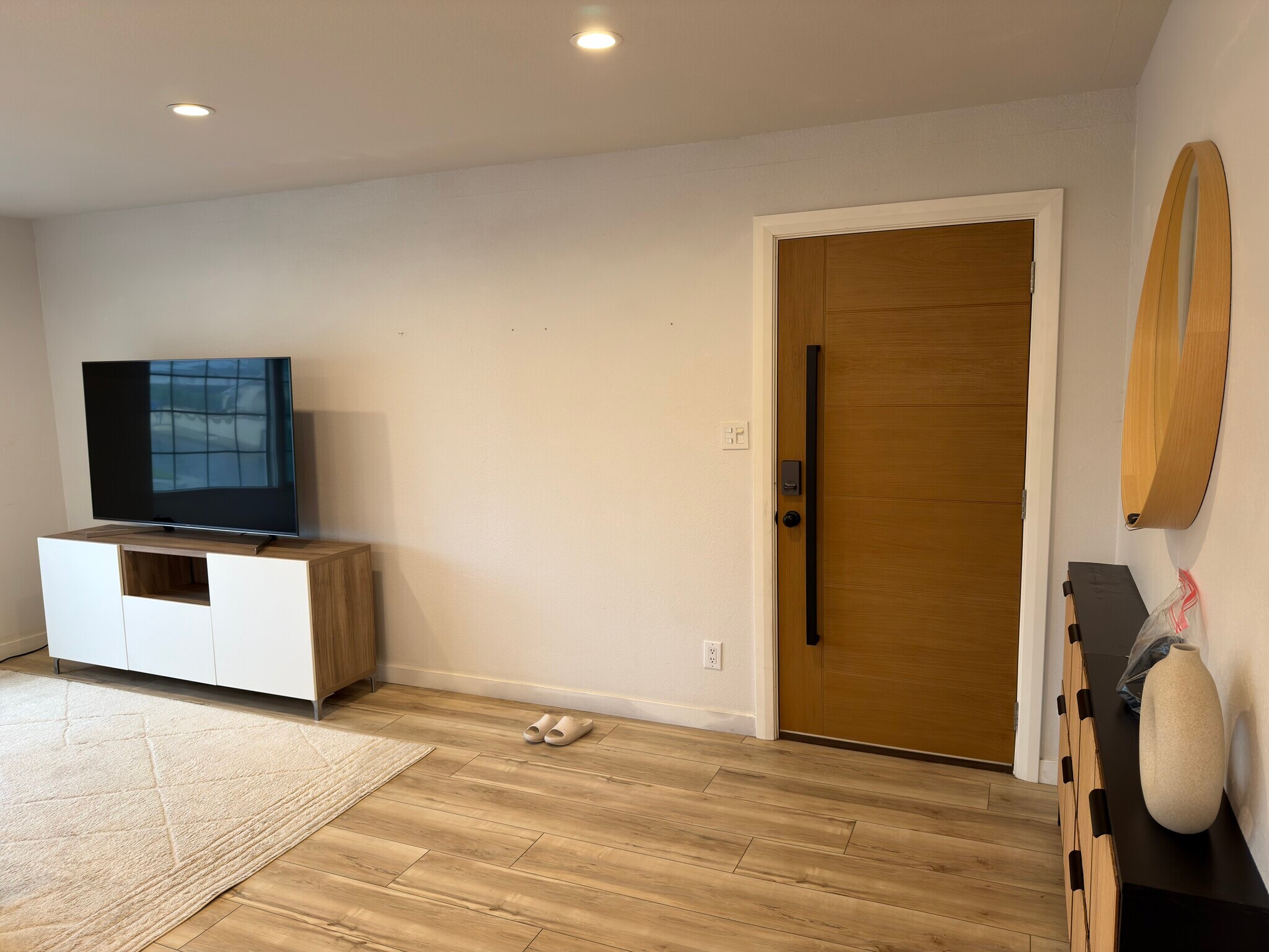 Building Photo - 740 Chesham Ave