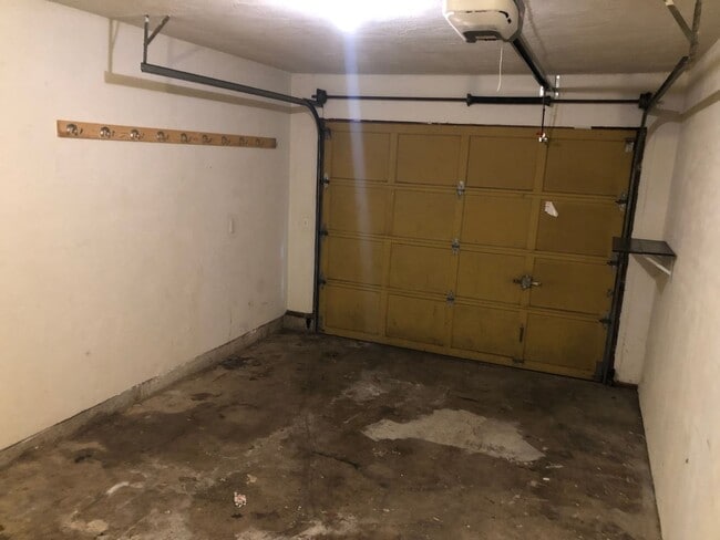 Building Photo - 2 bedroom 1 bath duplex in Cottage Grove!