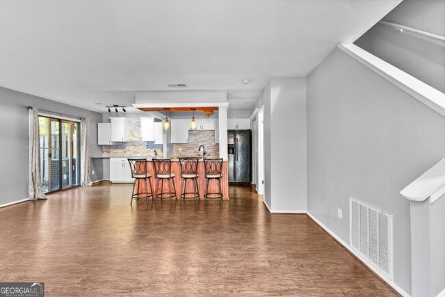 Building Photo - 143 Twiggs Cor