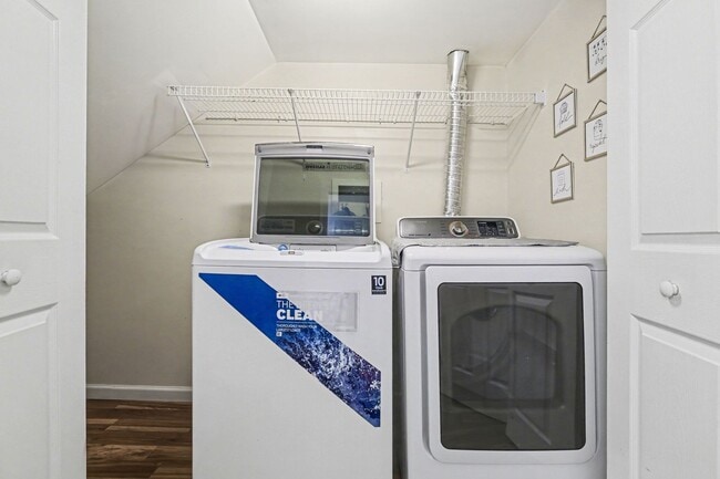 Building Photo - 3 bedroom 2.5 bathroom town-home for rent in Mechanicsburg