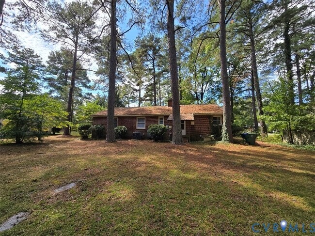 Building Photo - 2813 Clarendon Dr