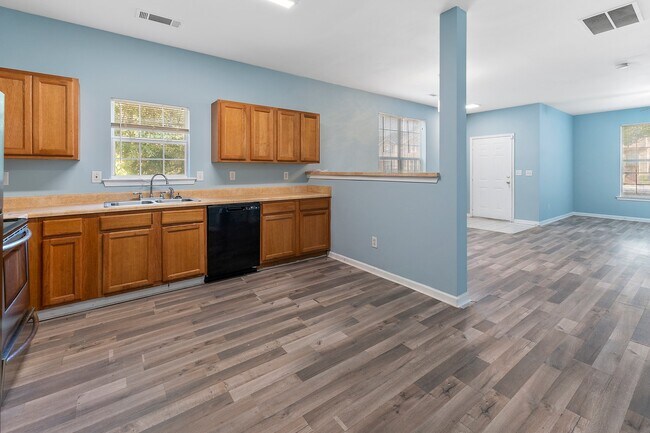 Building Photo - 7679 Creekside Ln