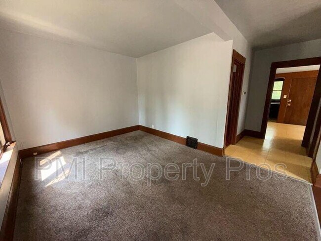 Building Photo - 2222 W Finn Pl