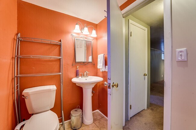 Building Photo - 4 bed, 2 bath Ranch Home near City Park W/ Finished Bsmt & Fenced Yard!