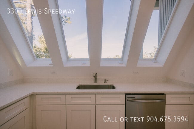 Building Photo - 3300 Lewis Speedway