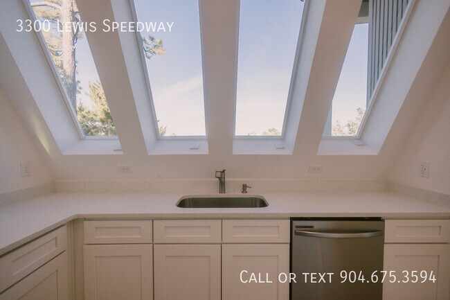 Building Photo - 3300 Lewis Speedway